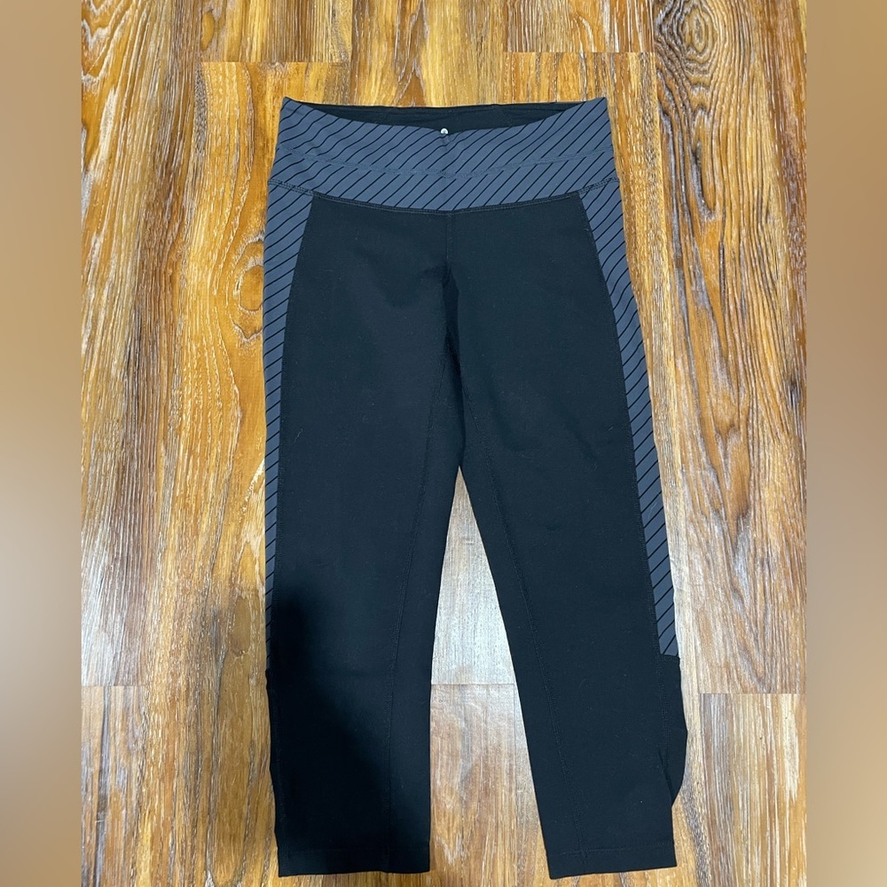 LIKE NEW Athleta Women's Zippy Balance Cropped Leggings